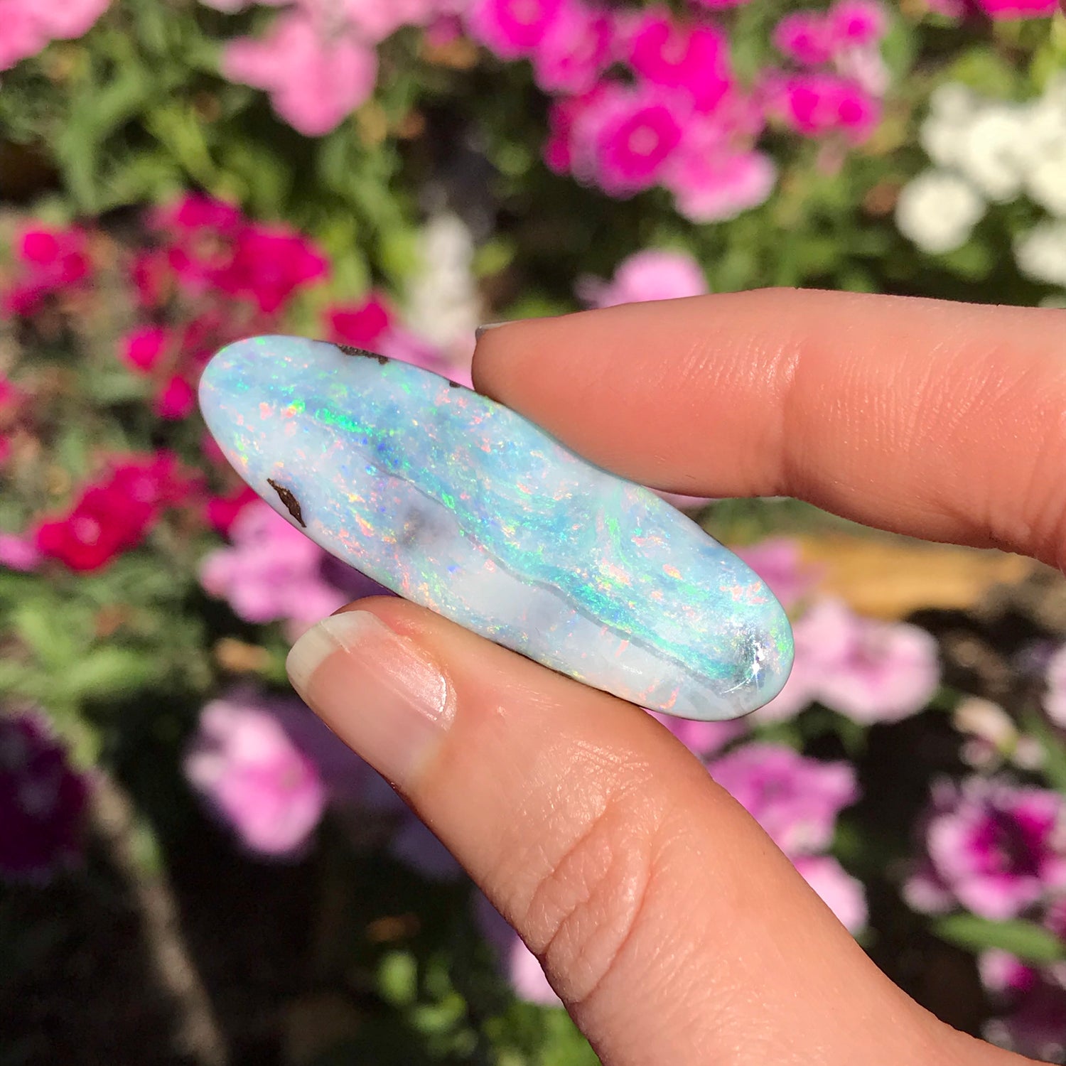 Light boulder opals