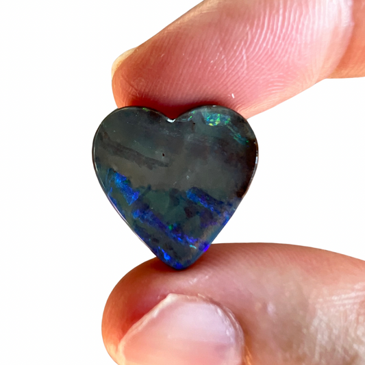 9.53 Ct heart boulder opal