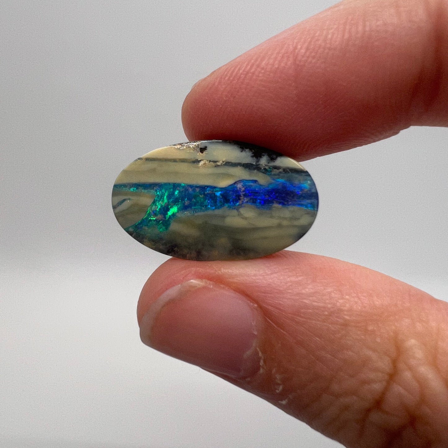 8.78 Ct oval boulder opal